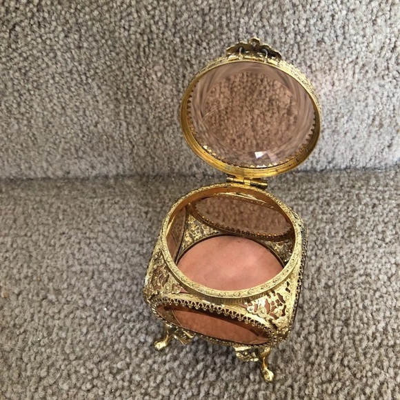 Vintage filigree ormolu vanity box - Picture 3 of 7